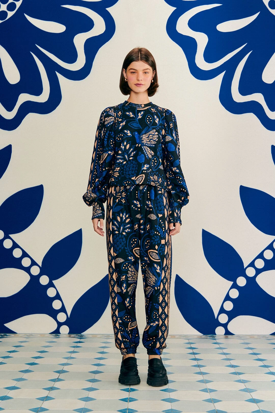 Farm Rio Black Macaw Forest Sweatpants 2 Farm Rio Black Macaw Forest Sweatpants