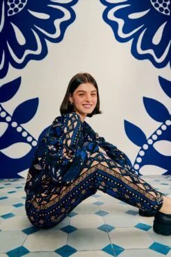 Farm Rio Black Macaw Forest Sweatpants 9 Farm Rio Black Macaw Forest Sweatpants -Perfect Top Shop 303956 03