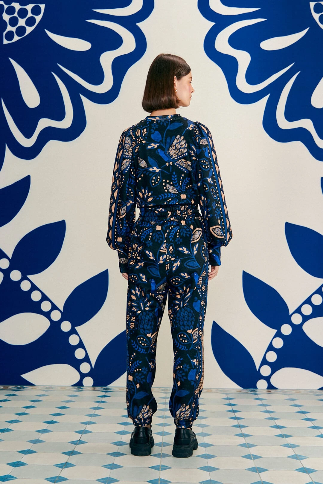 Farm Rio Black Macaw Forest Sweatpants 5 Farm Rio Black Macaw Forest Sweatpants - Image 4