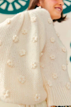 Farm Rio White Handmade Flowers Sweater -Perfect Top Shop 305388 03